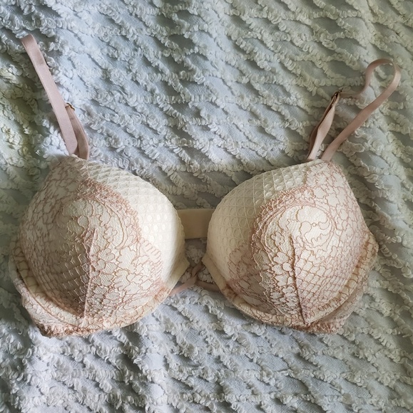 Victoria's Secret Other - NWOT Bombshell Bra